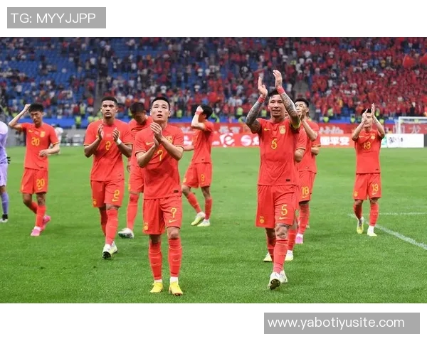 奥特执教首胜喜悦洋溢队员们泼水庆祝难掩激动心情